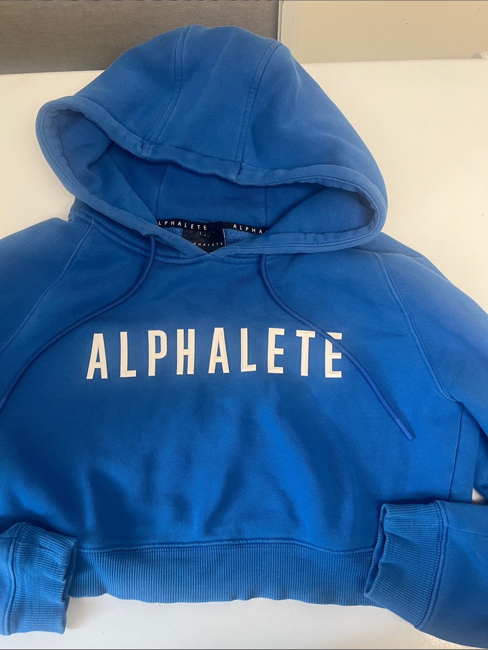 Alphalete women’s crop hoodie